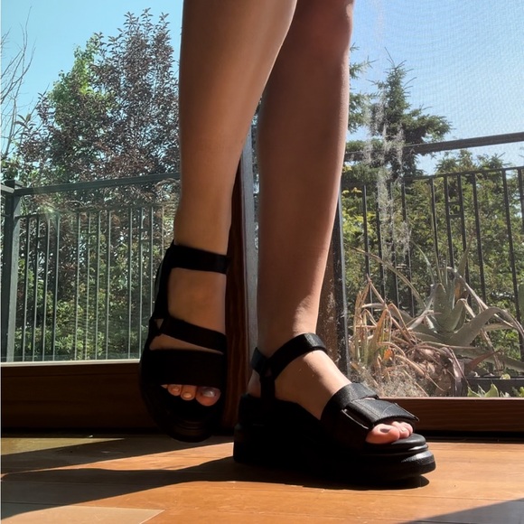 Suzanne Rae Velcro Sandals - Picture 7 of 8